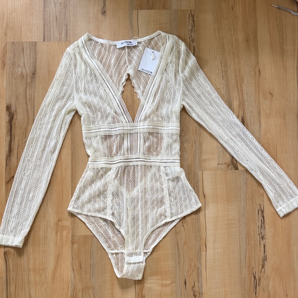 NWT Cream Lace Long Sleeve Bodysuit